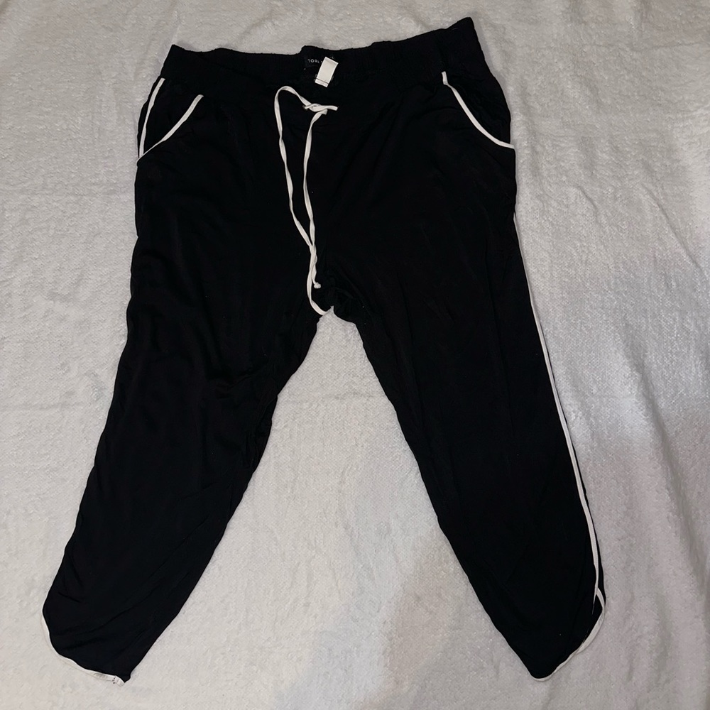Torrid Black and White Cropped Pants, Size 2X